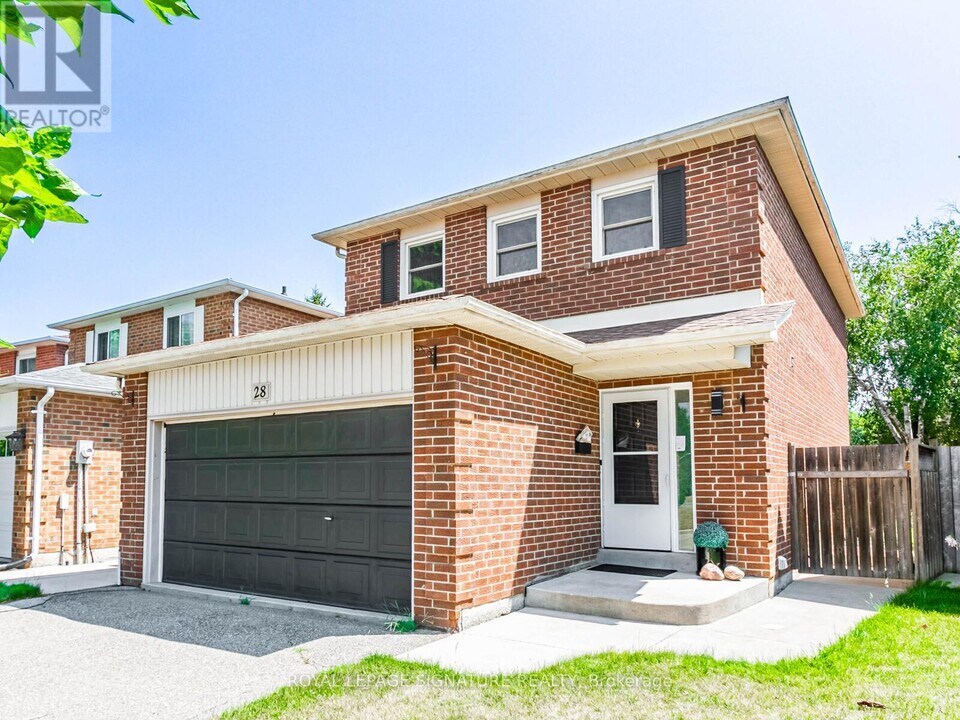 28 Huntley Ct in Brampton, ON - Building Photo