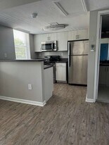 837 Espanola Way, Unit S2 in Miami Beach, FL - Building Photo