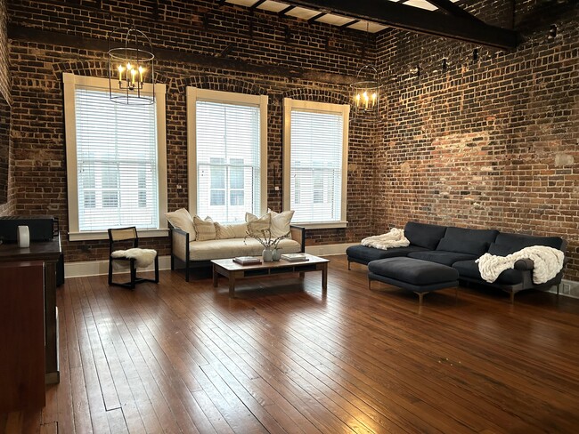20 W Oglethorpe Ave, Unit C in Savannah, GA - Foto de edificio - Building Photo