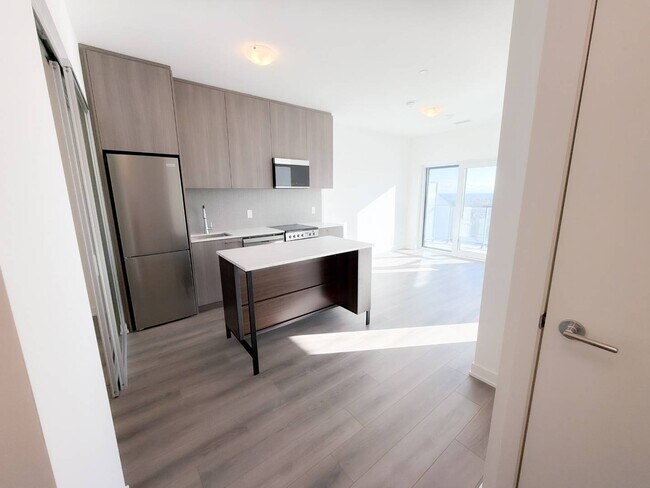 7439 Kingston Rd in Toronto, ON - Building Photo - Building Photo