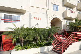 MGM Place Luxury Apartments in Culver City, CA - Foto de edificio - Building Photo