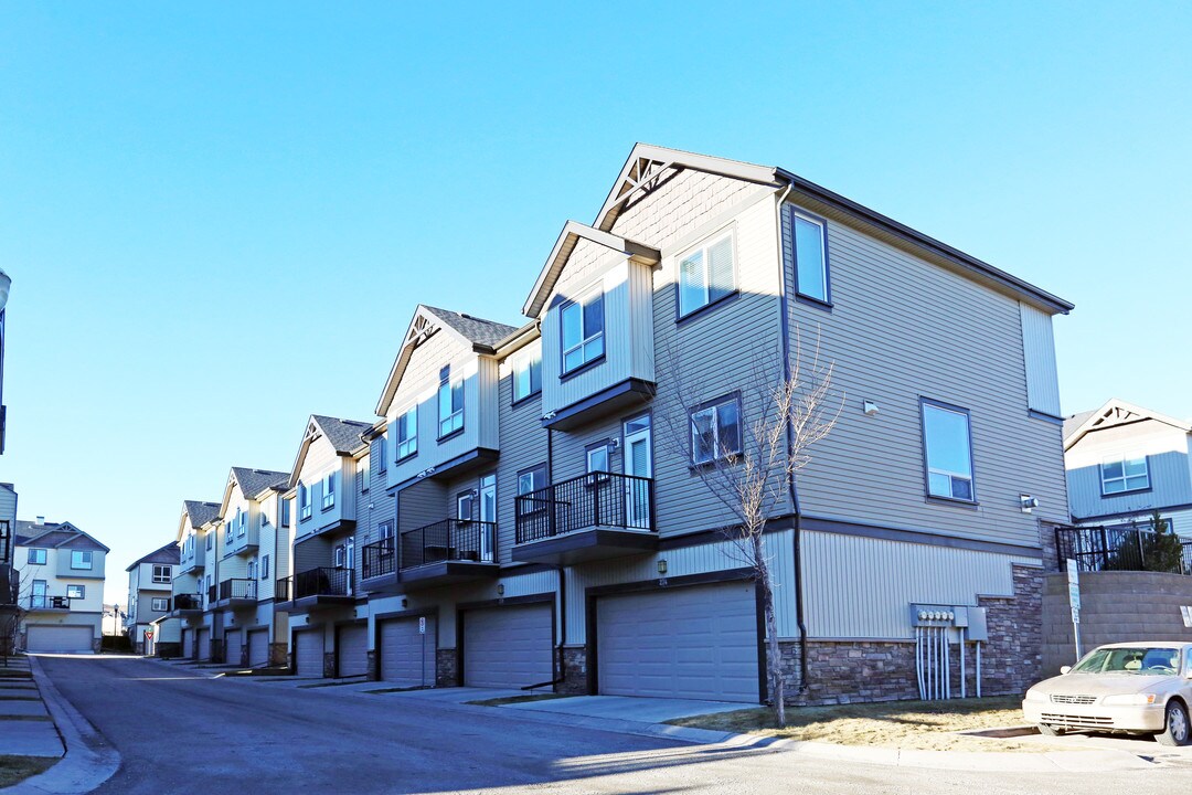 227 Kincora Ln NW in Calgary, AB - Building Photo