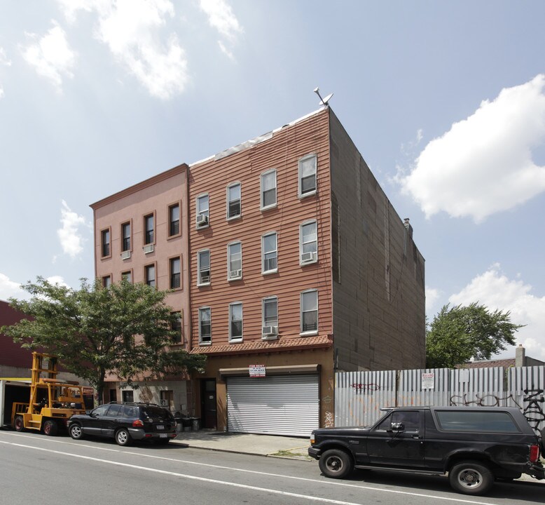 949 Grand St in Brooklyn, NY - Foto de edificio