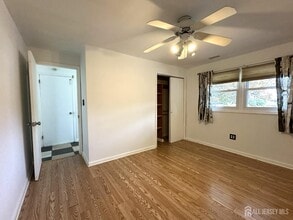 7 Timothy Ct in Edison, NJ - Building Photo - Building Photo