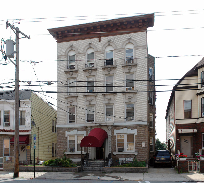 1400-1402 Palisade Ave in Union City, NJ - Building Photo