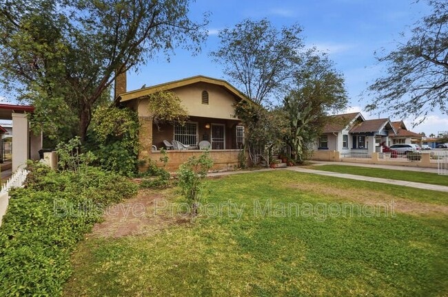 property at 718 W Roosevelt St