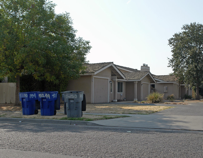 5236 E Lowe Ave in Fresno, CA - Building Photo - Building Photo