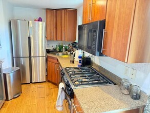 709 Hammond St, Unit #1 in Chestnut Hill, MA - Foto de edificio - Building Photo