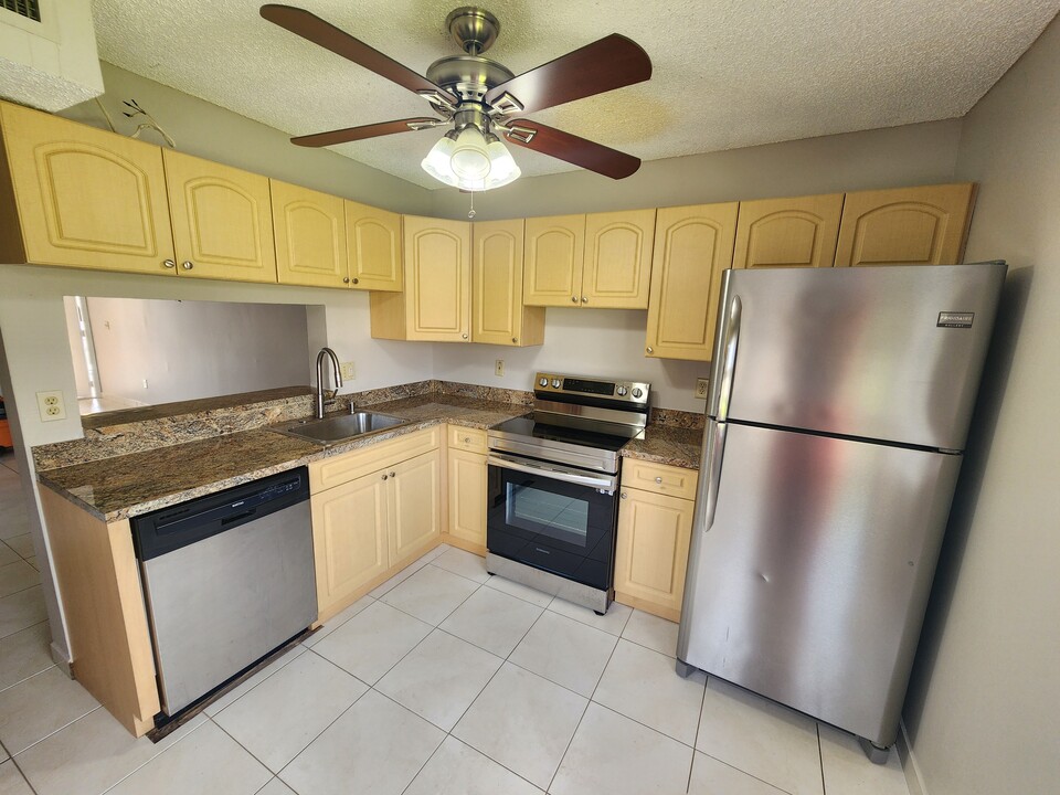 1140 Independence Trail in Homestead, FL - Building Photo