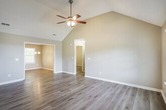 630 Butternut Trce in La Vergne, TN - Foto de edificio - Building Photo