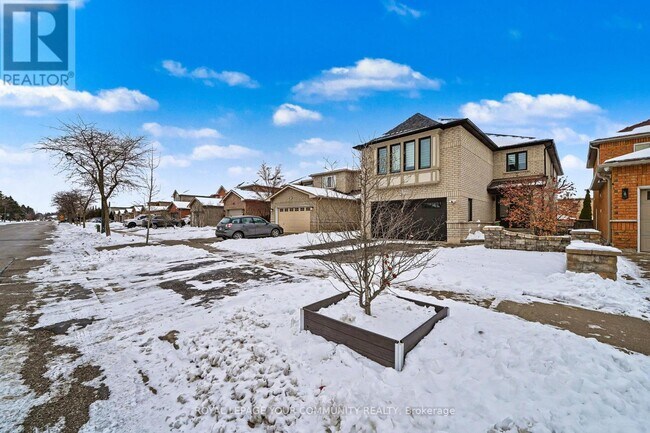 286 Royalpark Way in Vaughan, ON - Building Photo - Building Photo