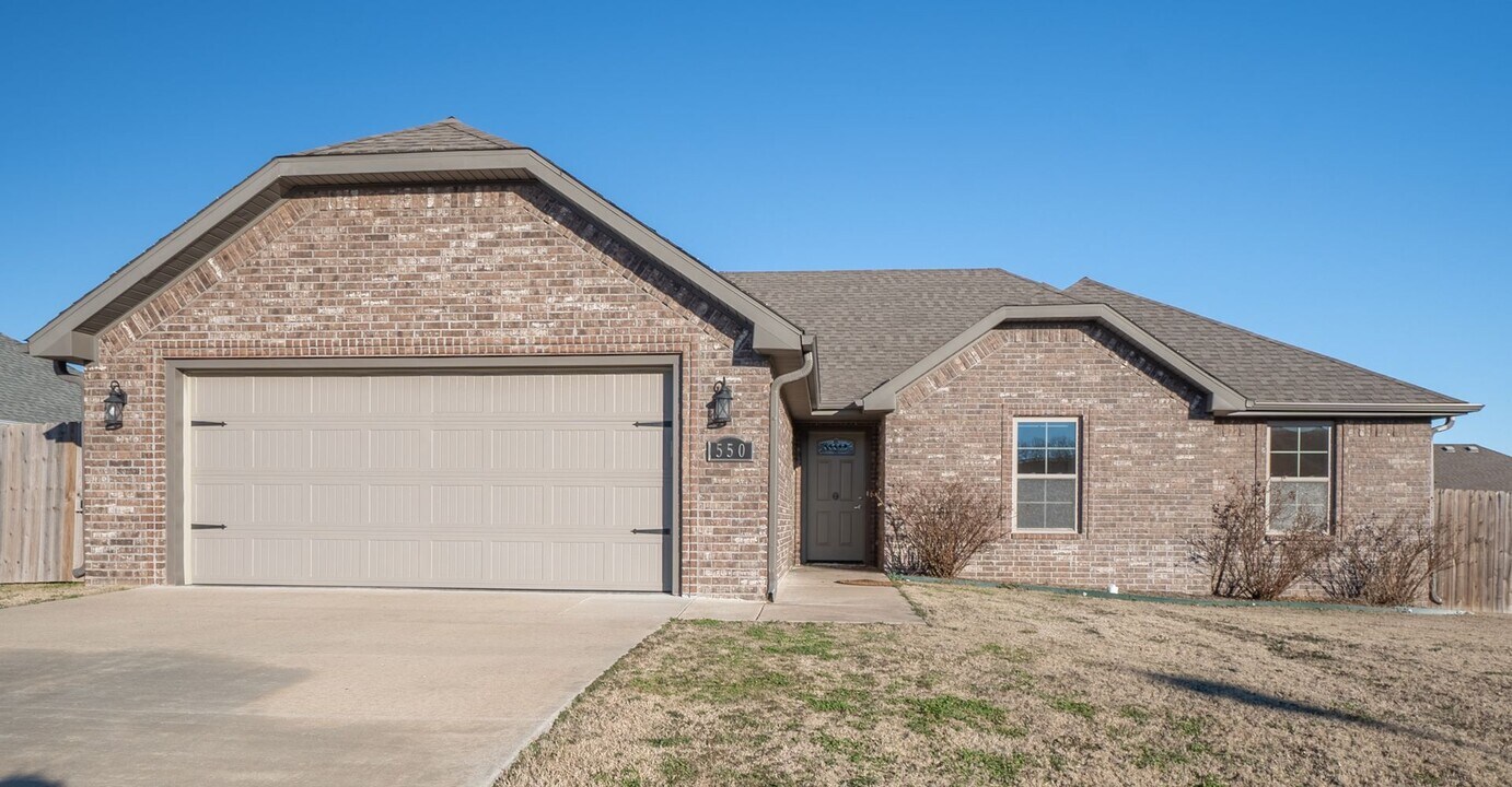 550 Captain Marshall St in Prairie Grove, AR - Building Photo