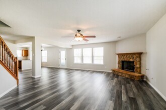 5851 N Quincy Dr in McCordsville, IN - Foto de edificio - Building Photo