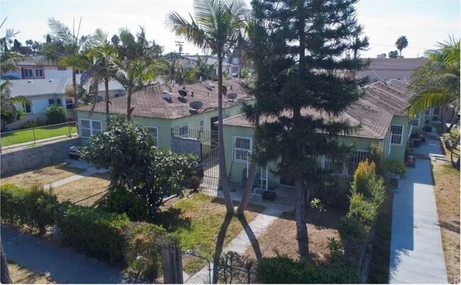 property at 318 E 99th St