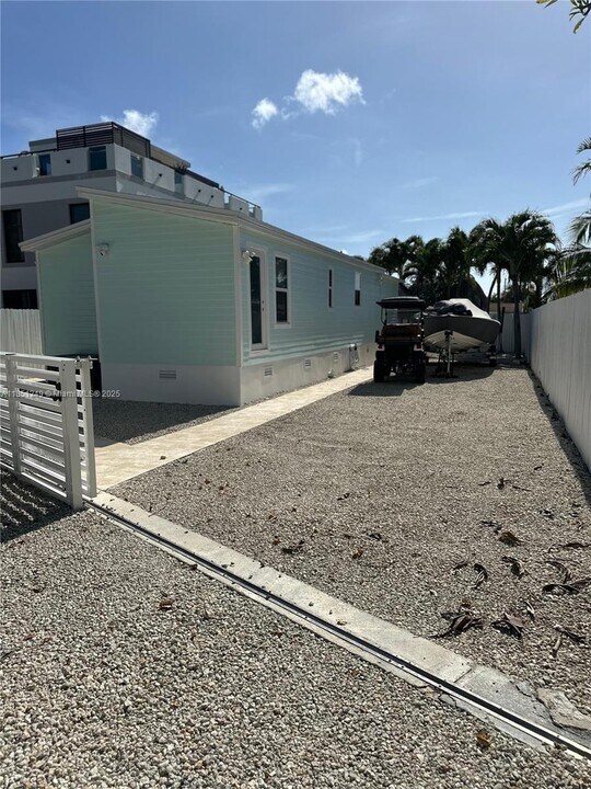 11 Mockingbird Rd in Key Largo, FL - Building Photo