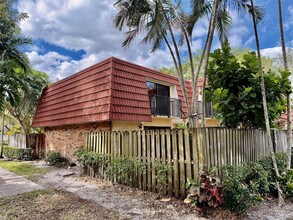 736 NW 98th Cir in Plantation, FL - Building Photo - Building Photo