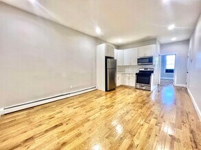 16 Lewis Ave in Jersey City, NJ - Building Photo - Building Photo