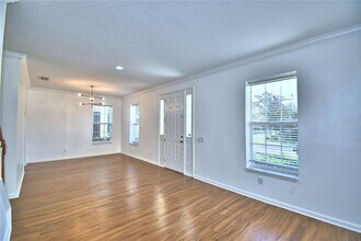 1111 Oscar Square in Kissimmee, FL - Building Photo - Building Photo