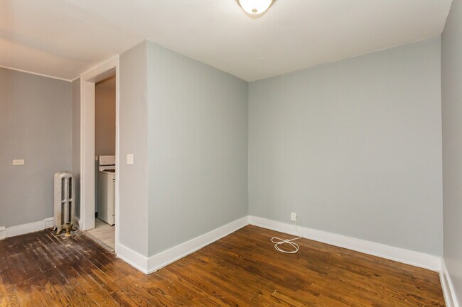 6949 S Paxton Ave in Chicago, IL - Building Photo - Building Photo