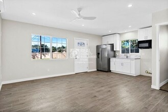 940 E Anahurst Pl in Santa Ana, CA - Building Photo - Building Photo