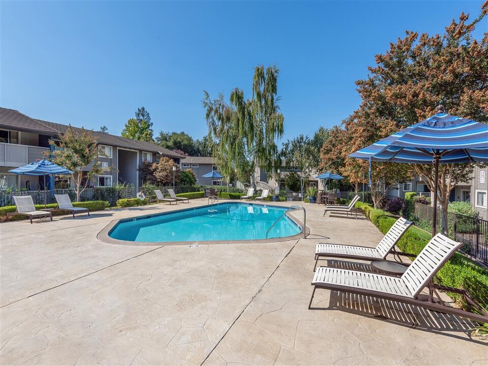 Shadow Oaks Apartment Homes in Cupertino, CA - Building Photo