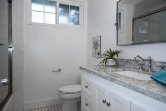 340 Jarvis Ct in Sunnyvale, CA - Foto de edificio - Building Photo