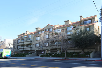 Canoga Luxury Apartments in Chatsworth, CA - Building Photo - Building Photo