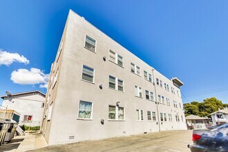 1707 36th Avenue in Oakland, CA - Foto de edificio - Building Photo