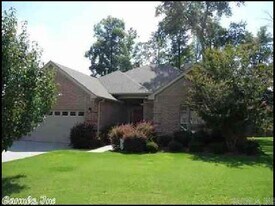 303 Hidden Meadows Dr in Benton, AR - Building Photo