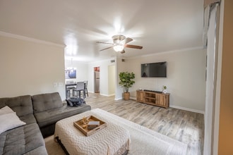 515 Basswood Ave in Nashville, TN - Foto de edificio - Building Photo