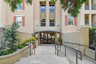 128 N Oak Knoll Ave in Pasadena, CA - Building Photo