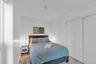 192 Dundas St E in Toronto, ON - Building Photo - Building Photo