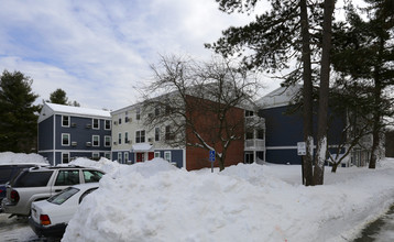 Spring Gate Apartments in Rockland, MA - Foto de edificio - Building Photo