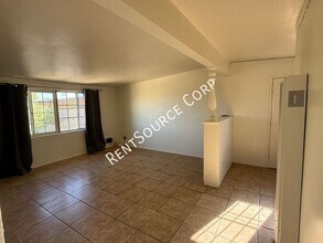 25498 Dayton Ave in Barstow, CA - Foto de edificio - Building Photo