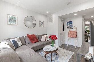 40 Morris St, Unit 2 in Boston, MA - Building Photo - Building Photo