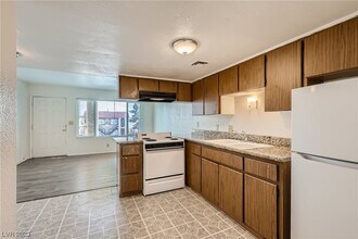 3604 Thomas Ave-Unit -3 in North Las Vegas, NV - Foto de edificio - Building Photo