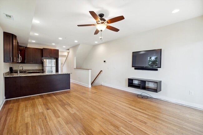 1832 W Montgomery Ave