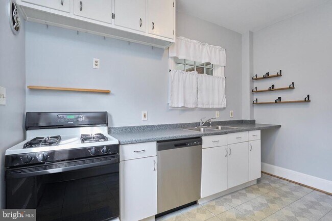 304 N Highland St in Arlington, VA - Building Photo - Building Photo