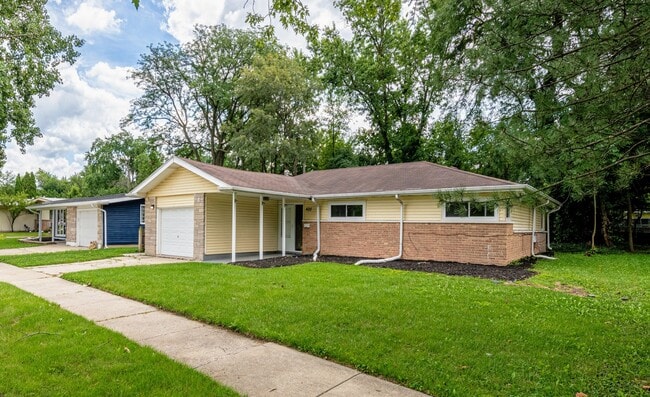 425 Lakewood Blvd in Park Forest, IL - Building Photo - Building Photo