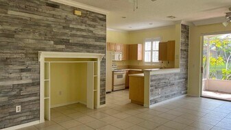 274 River Bluff Ln in Royal Palm Beach, FL - Building Photo