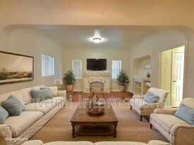 2080 Chestnut Ave in Long Beach, CA - Building Photo