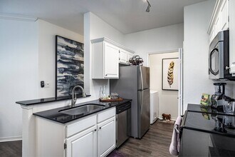 The Rexford at Waterford Lakes in Orlando, FL - Foto de edificio - Building Photo