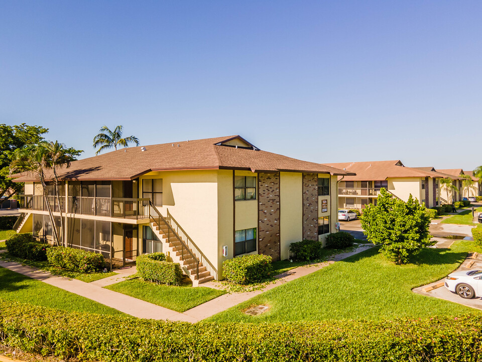 Winding Lake at Welleby in Sunrise, FL - Building Photo