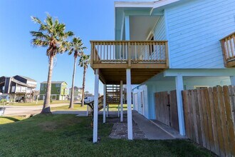 16619 Francis Drake Rd in Jamaica Beach, TX - Building Photo - Building Photo