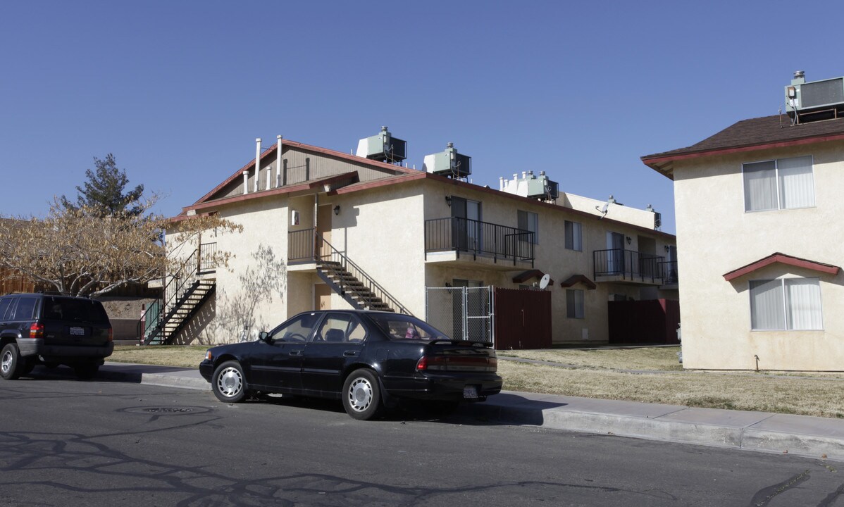 Broadway Apartments in Barstow, CA - Foto de edificio