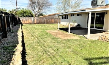 8643 Sylvan Dr in Riverside, CA - Building Photo - Building Photo