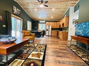 9117 Nukala Rd in Angora, MN - Foto de edificio - Building Photo