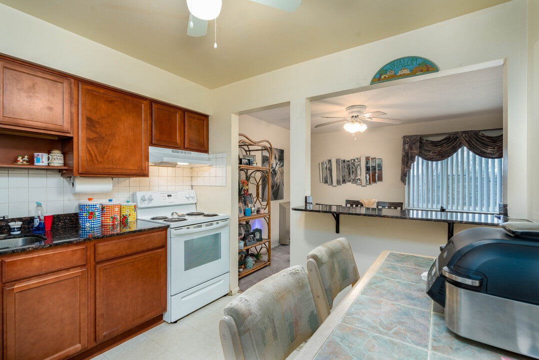 Mayland Manor Apartments in Mayfield Heights, OH - Foto de edificio