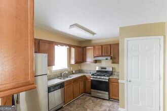 595 Deering Dr in Douglasville, GA - Building Photo - Building Photo