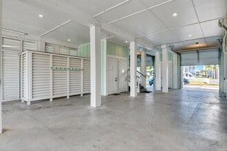 3815 Seabreeze Ln in Galveston, TX - Building Photo - Building Photo